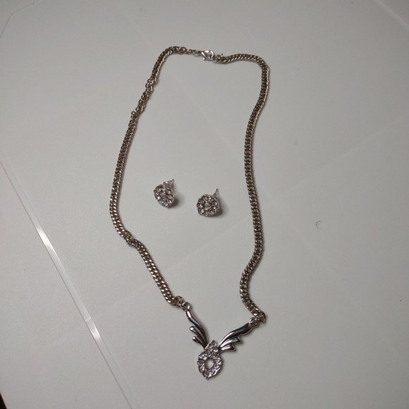 Cute Silver Tone Necklace And Earring Set With Clear Stones - Picture 1 of 14